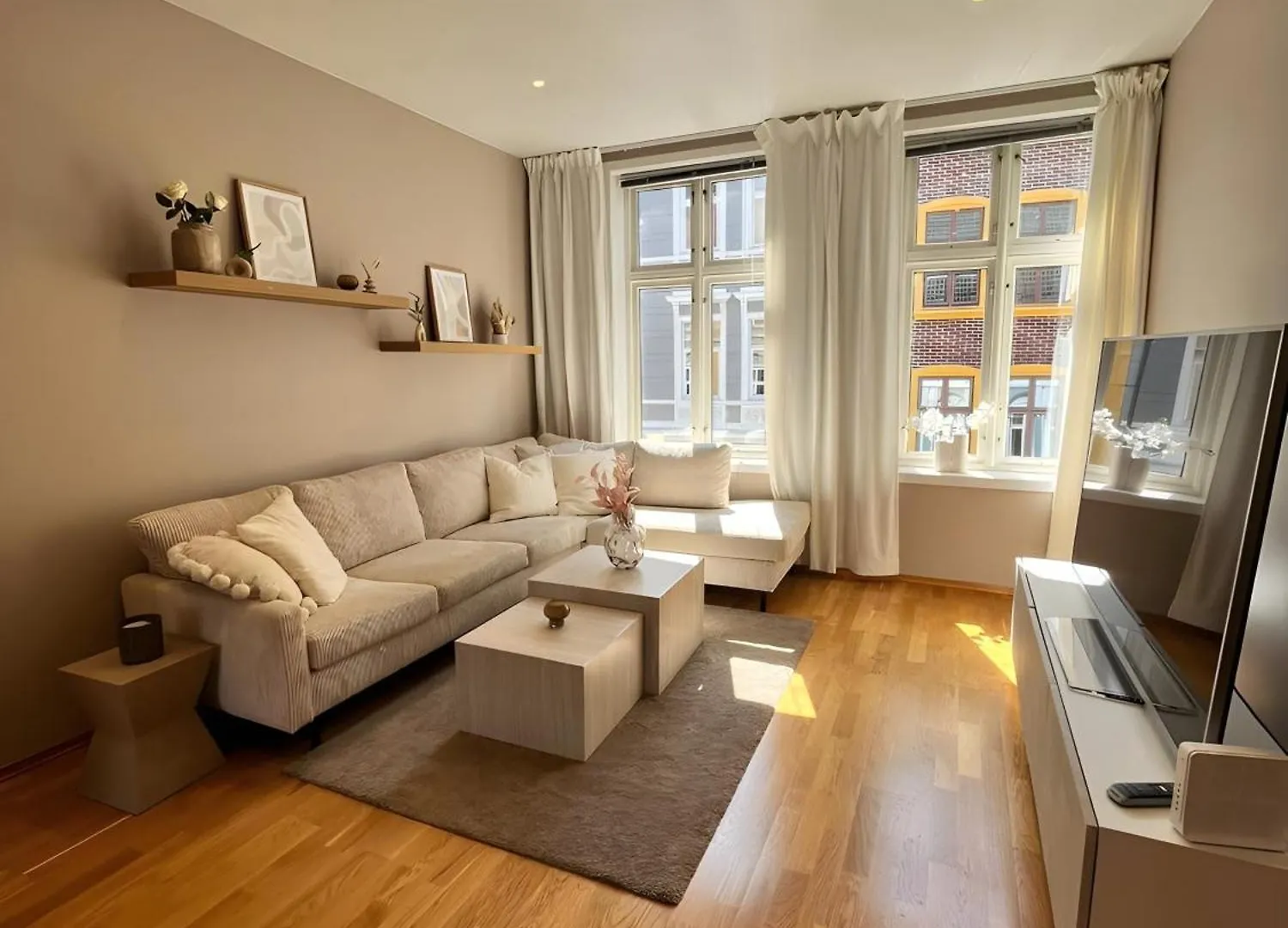 Lovely 3-Room Gem In The Heart Of Bergen City